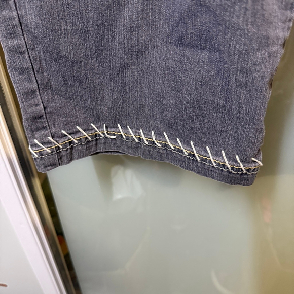 Avenue Jeans Women’s Cropped Gray Denim Size 16 Contrast Stitch Stretch - Picture 4 of 7